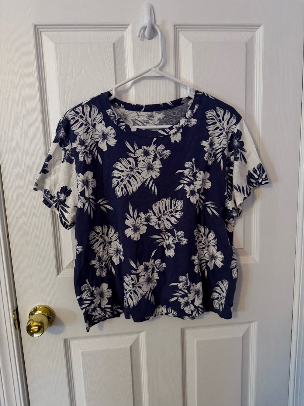American Eagle Relaxed Navy Floral Short-Sleeve Women's Top
